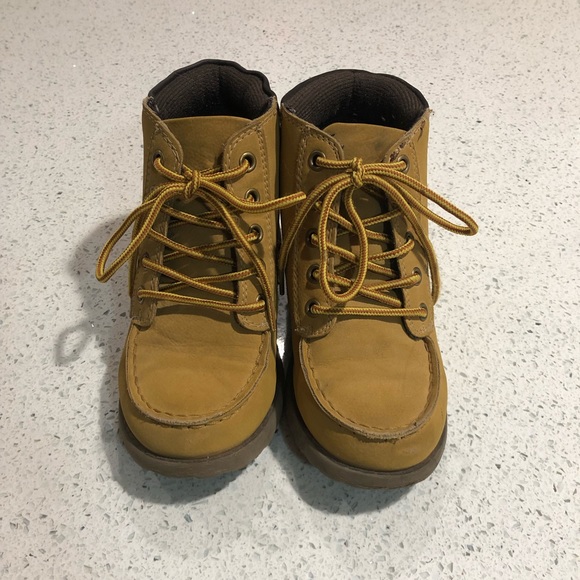 Children’s place boys boots size 12 - Picture 1 of 4